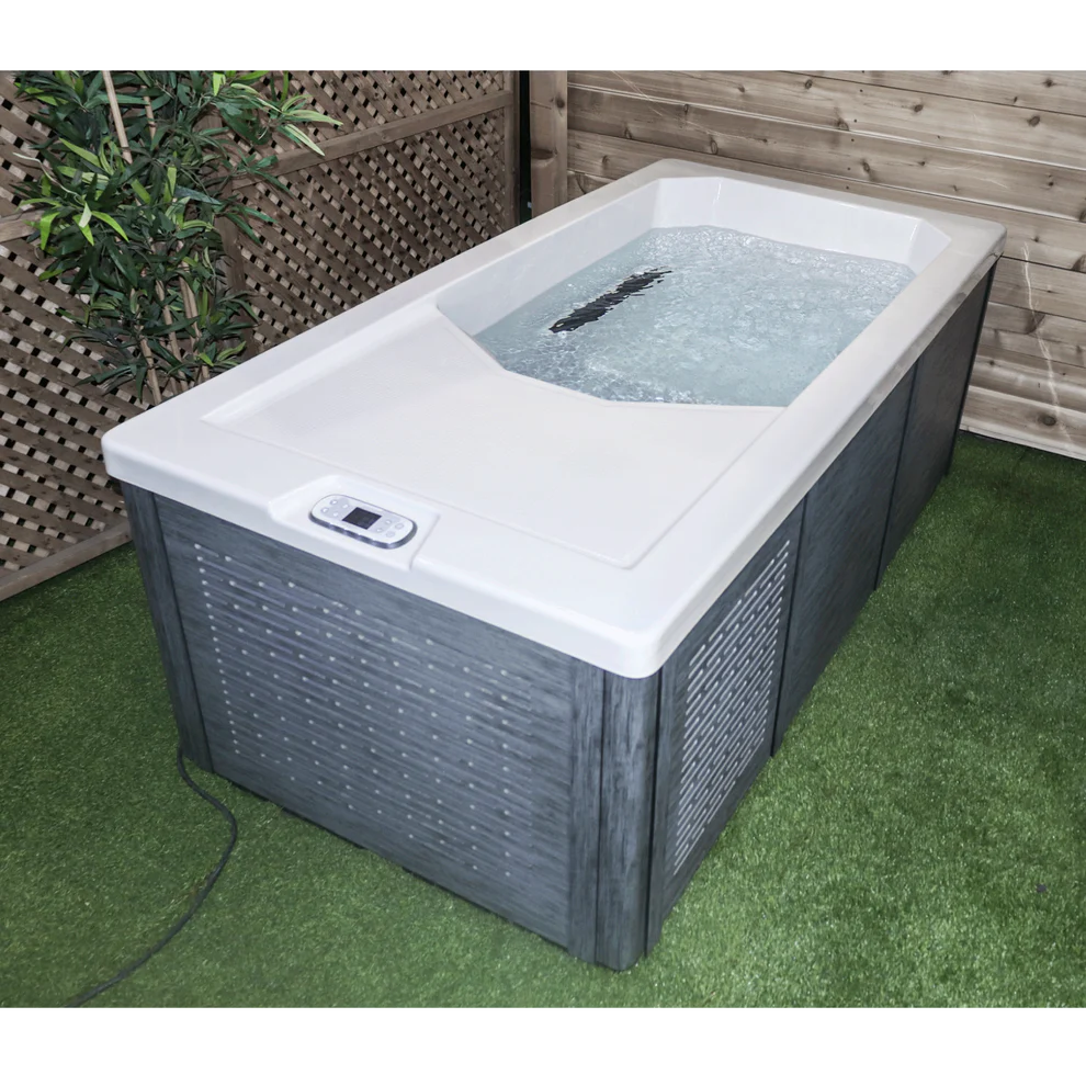 Lifestyle image of CHILL1000 Cold Plunge in backyard setup